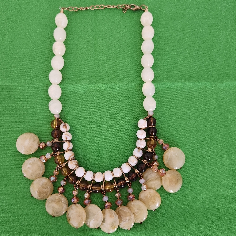 Elegant Gold and Cream Necklace